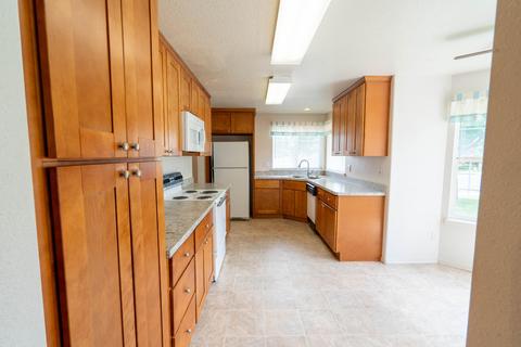 3013 SW Reindeer Ave, Redmond, OR 97756 photo 5