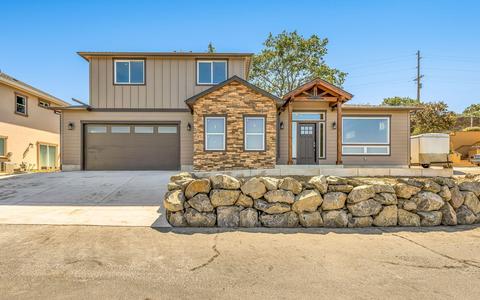 2438 Herrington Way, Medford, OR 97504