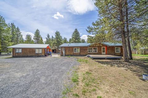 16073 Blackfeather Ln, La Pine, OR 97739 photo 1