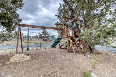 24865 Alpine Ln, Bend, OR 97701 photo 3