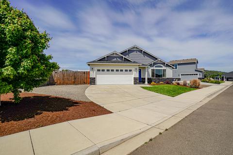 111 Linton Way, Eagle Point, OR 97524 photo 2