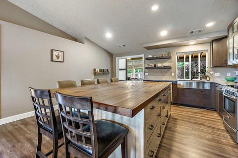 954 Ridgeview Dr, Eagle Point, OR 97524 photo 4