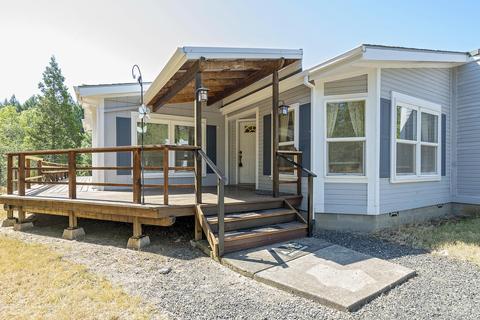 3735 Cobleigh Rd, Eagle Point, OR 97524 photo 2