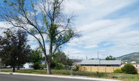 115 Third St, Phoenix, OR 97535 photo 5