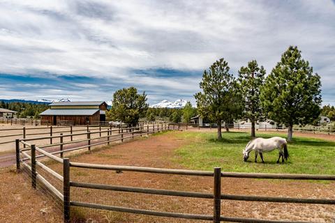 66465 Jericho Rd, Bend, OR 97703 photo 2