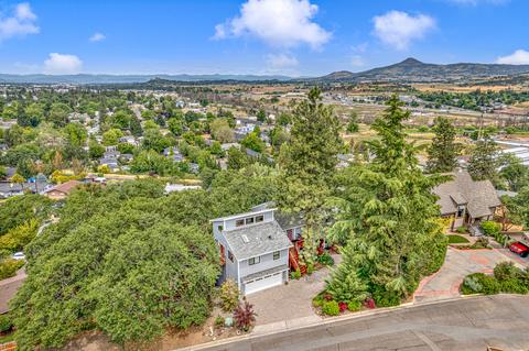 705 Amerman Dr, Phoenix, OR 97535 photo 2