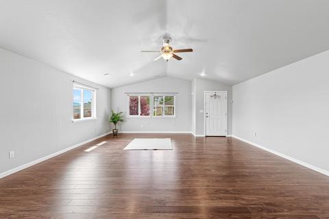 936 Stonewater Dr, Eagle Point, OR 97524 photo 5
