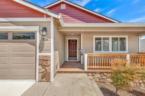 936 Stonewater Dr, Eagle Point, OR 97524 photo 3