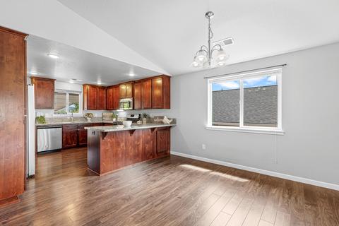 936 Stonewater Dr, Eagle Point, OR 97524 photo 10