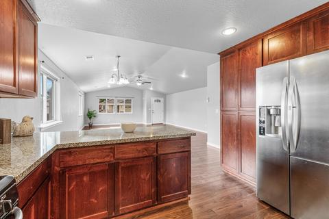 936 Stonewater Dr, Eagle Point, OR 97524 photo 13