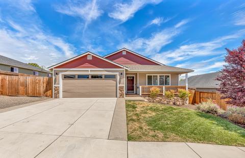 936 Stonewater Dr, Eagle Point, OR 97524 photo 1