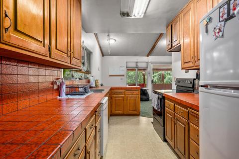 225 Nolan Rd, Cave Junction, OR 97523 photo 9