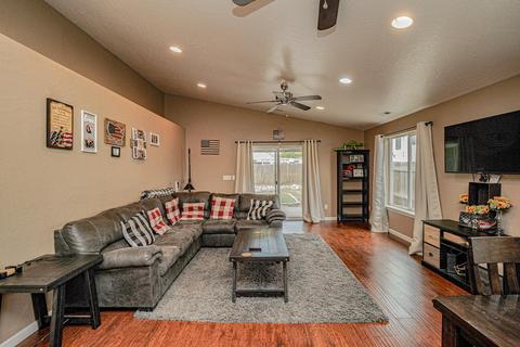 958 Crest Dr, Central Point, OR 97502 photo 5