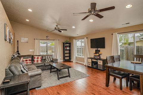 958 Crest Dr, Central Point, OR 97502 photo 6