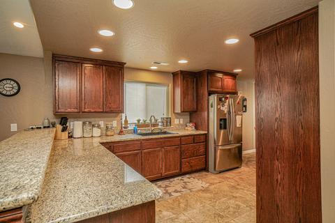 958 Crest Dr, Central Point, OR 97502 photo 10