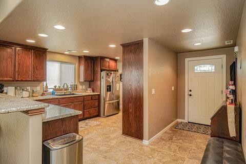 958 Crest Dr, Central Point, OR 97502 photo 9