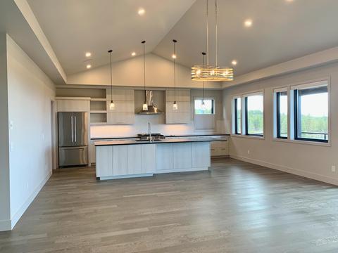 19203 Gateway Loop, Bend, OR 97702 photo 2
