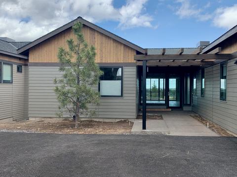 19203 Gateway Loop, Bend, OR 97702 photo 1