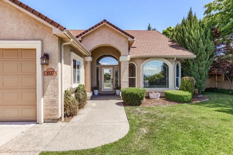 1037 Coral Rdg, Eagle Point, OR 97524 photo 2