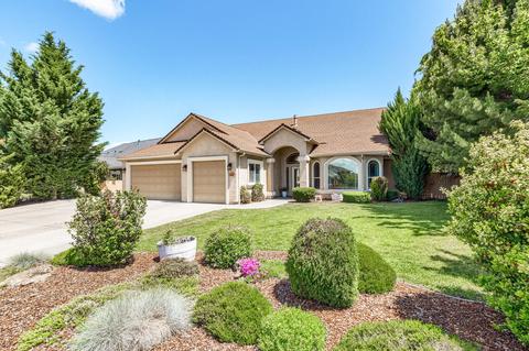 1037 Coral Rdg, Eagle Point, OR 97524 photo 1