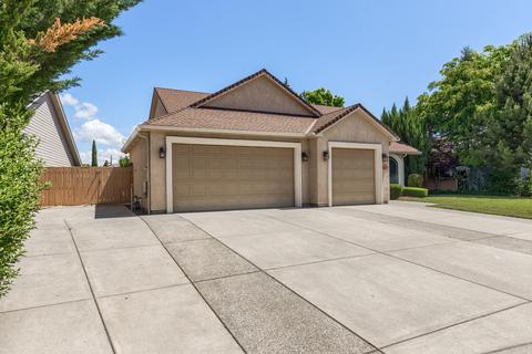 1037 Coral Rdg, Eagle Point, OR 97524 photo 3