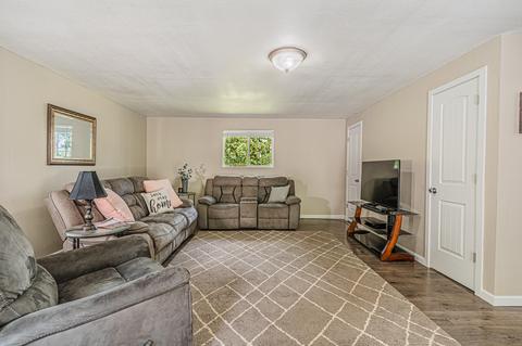 176 Devon Dr, Grants Pass, OR 97527 photo 4