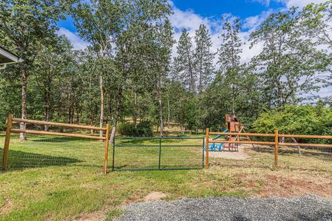 176 Devon Dr, Grants Pass, OR 97527 photo 37