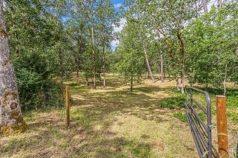 176 Devon Dr, Grants Pass, OR 97527 photo 40