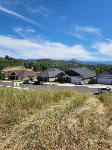 1023 Azure Way, Eagle Point, OR 97524 photo 1