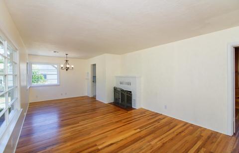 209 W 5th St, Phoenix, OR 97535 photo 4