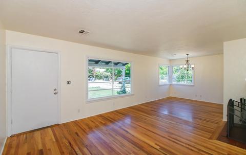 209 W 5th St, Phoenix, OR 97535 photo 3