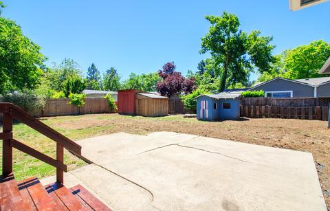 209 W 5th St, Phoenix, OR 97535 photo 23