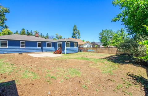 209 W 5th St, Phoenix, OR 97535 photo 24