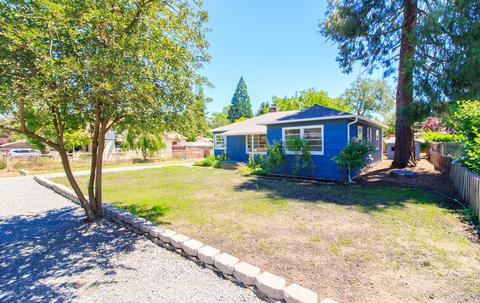 209 W 5th St, Phoenix, OR 97535 photo 2