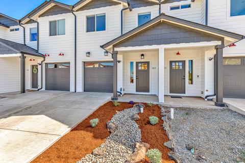 303 Everett Way, Talent, OR 97540 photo 1
