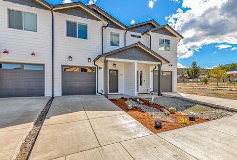 303 Everett Way, Talent, OR 97540 photo 4