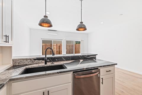 303 Everett Way, Talent, OR 97540 photo 10