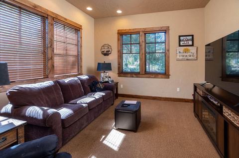 56580 Sunstone Loop, Bend, OR 97707 photo 12