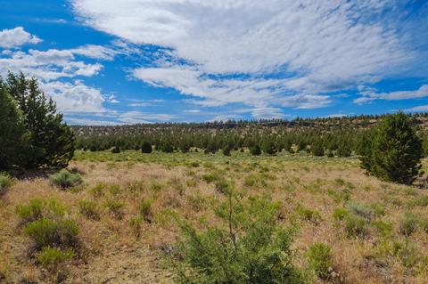 5575 NW 83rd St, Redmond, OR 97756