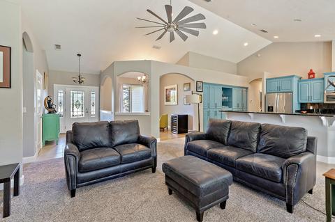 315 Summit Loop, Grants Pass, OR 97527 photo 3