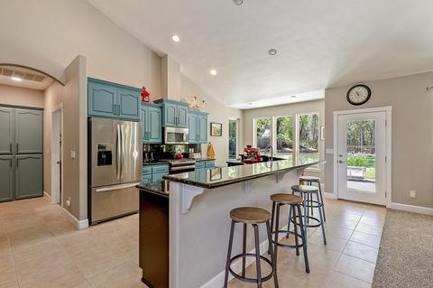 315 Summit Loop, Grants Pass, OR 97527 photo 4