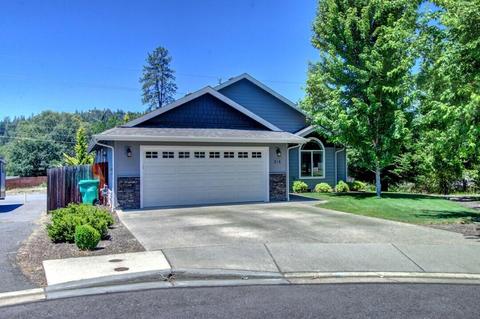 216 Kroner Dr, Grants Pass, OR 97527