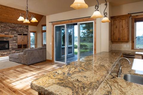 22425 Rickard Rd, Bend, OR 97702 photo 17