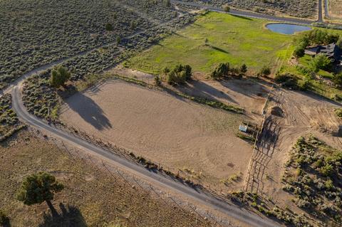 22425 Rickard Rd, Bend, OR 97702 photo 2