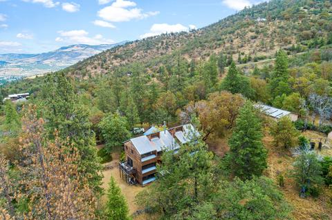 8025 Rapp Ln, Talent, OR 97540