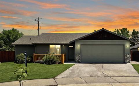 20538 Prospector Loop, Bend, OR 97702 photo 2