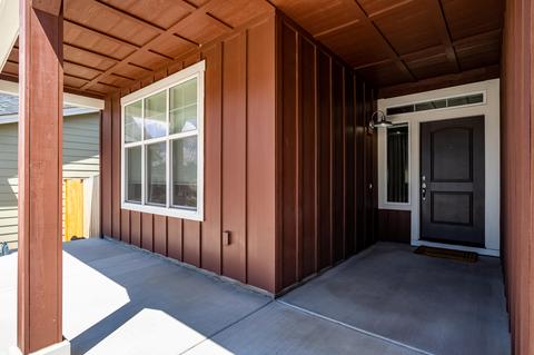 1288 NE Hoover Loop, Bend, OR 97701 photo 3