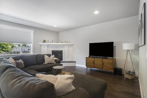 1288 NE Hoover Loop, Bend, OR 97701 photo 6