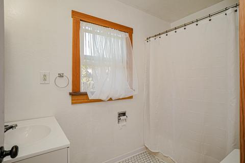 411 W Fifth St, Phoenix, OR 97535 photo 17