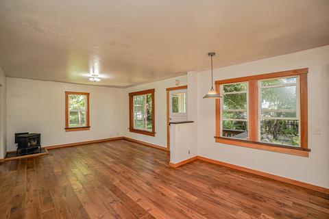 411 W Fifth St, Phoenix, OR 97535 photo 8